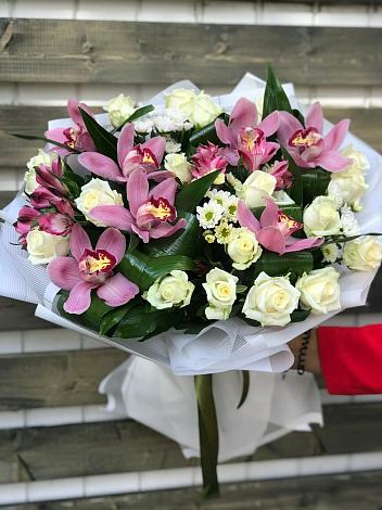 Букет цветов из: Розы и Хризантемы в Пышлицы