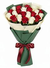 Букет Микс из красных и белых роз в Пышлицы