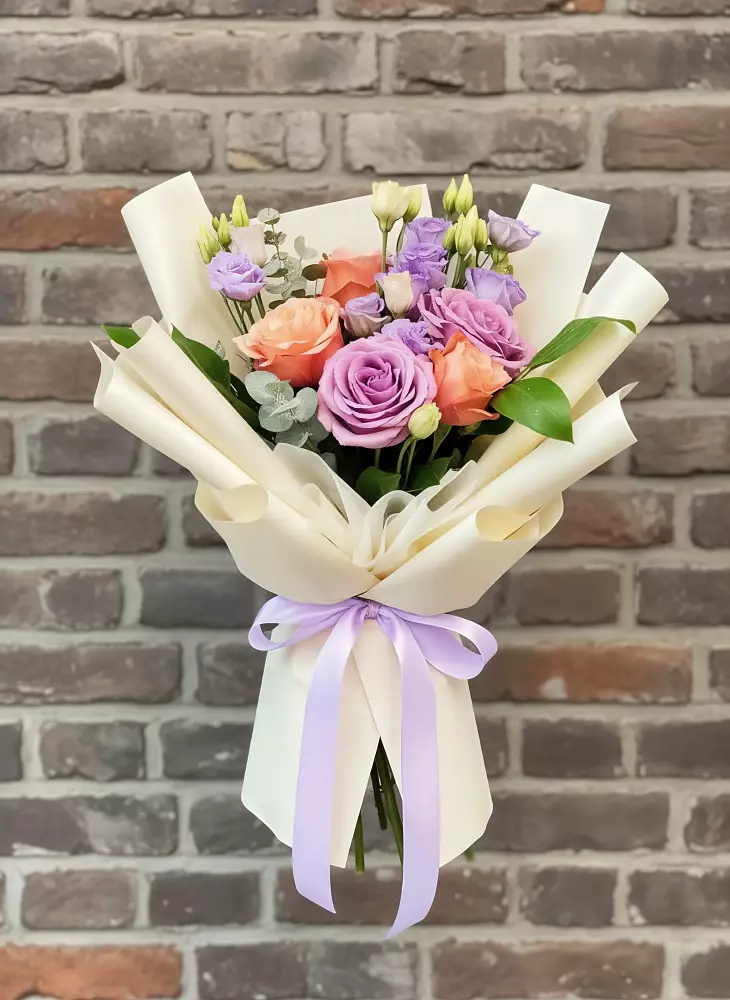 Букет цветов из: Лизиантусы и Розы в Пышлицы