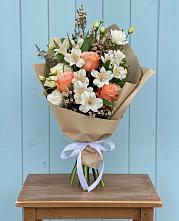 Букет цветов из:  Альстромерии, Лизиантусы, Розы и Хризантемы в Пышлицы