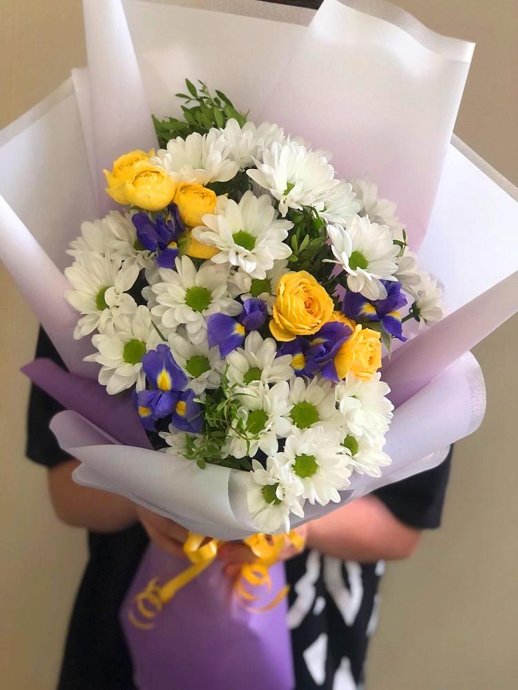 Букет цветов из: Ирисы, Хризантемы и Розы в Пышлицы
