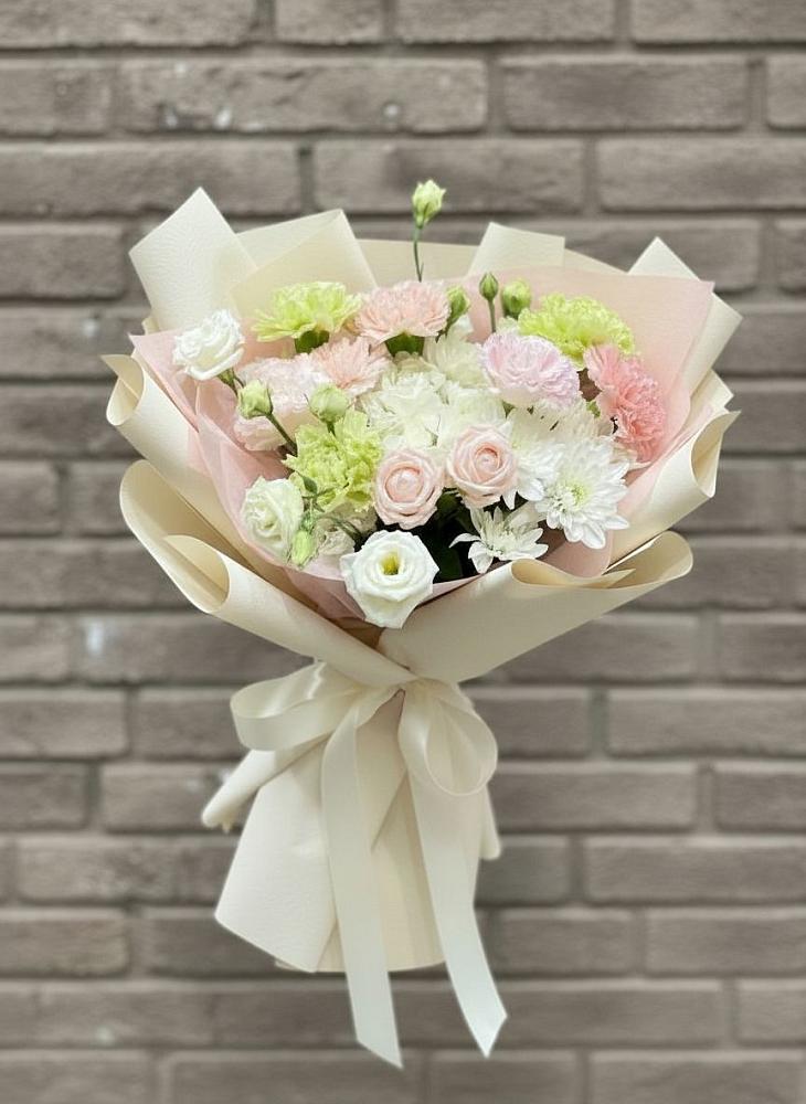 Букет цветов из: Гвоздики, Розы, Лизиантусы и Хризантемы в Пышлицы