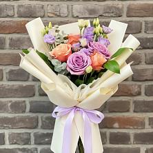 Букет цветов из:  Лизиантусы и Розы в Пышлицы