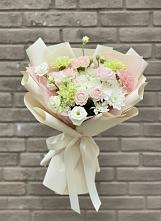 Букет цветов из:  Гвоздики, Розы, Лизиантусы и Хризантемы #REPLACE_PRED# Пышлицы