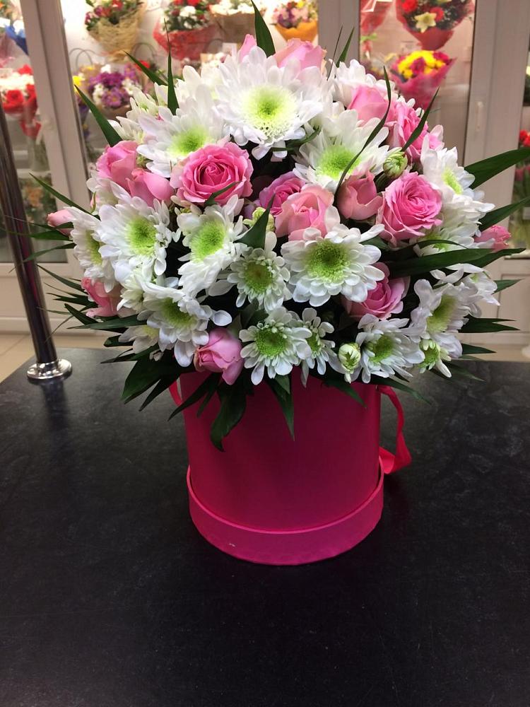 Цветочная композиция из Розы и Хризантемы в шляпной коробке в Пышлицы