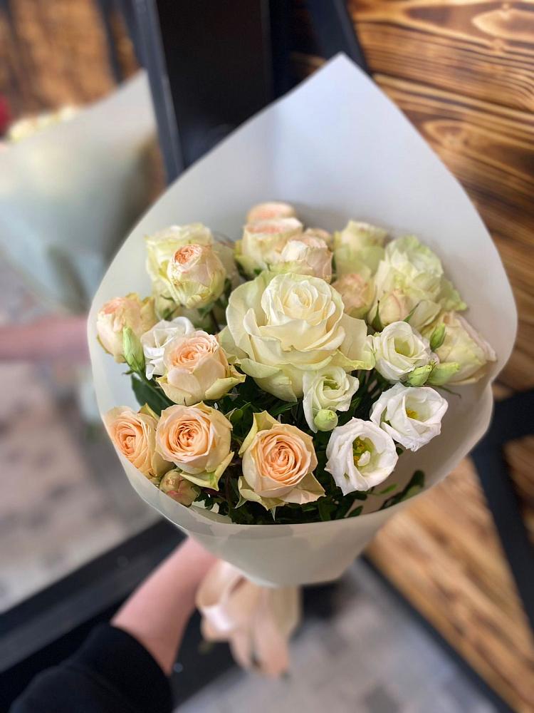 Букет цветов из: Розы и Лизиантусы в Пышлицы